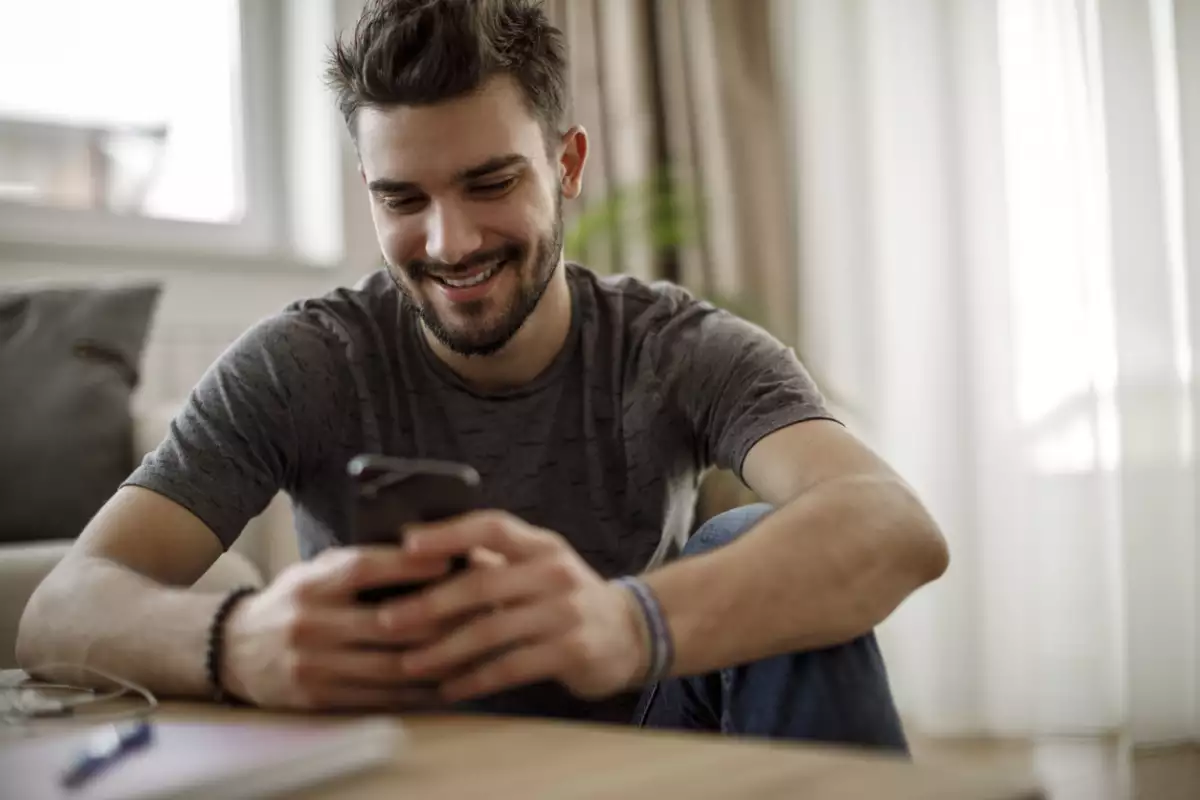 De 'shippeo' a 'cushioning': 10 términos Gen Z que redefinen las citas