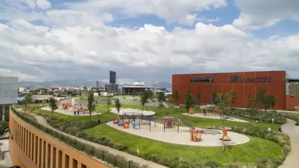 Plaza satélite
