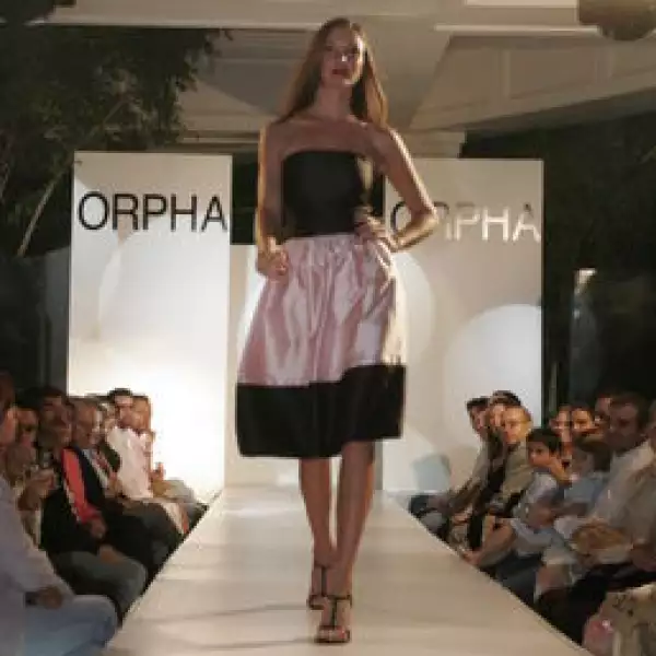 Pasarela. Orpa y Mohana