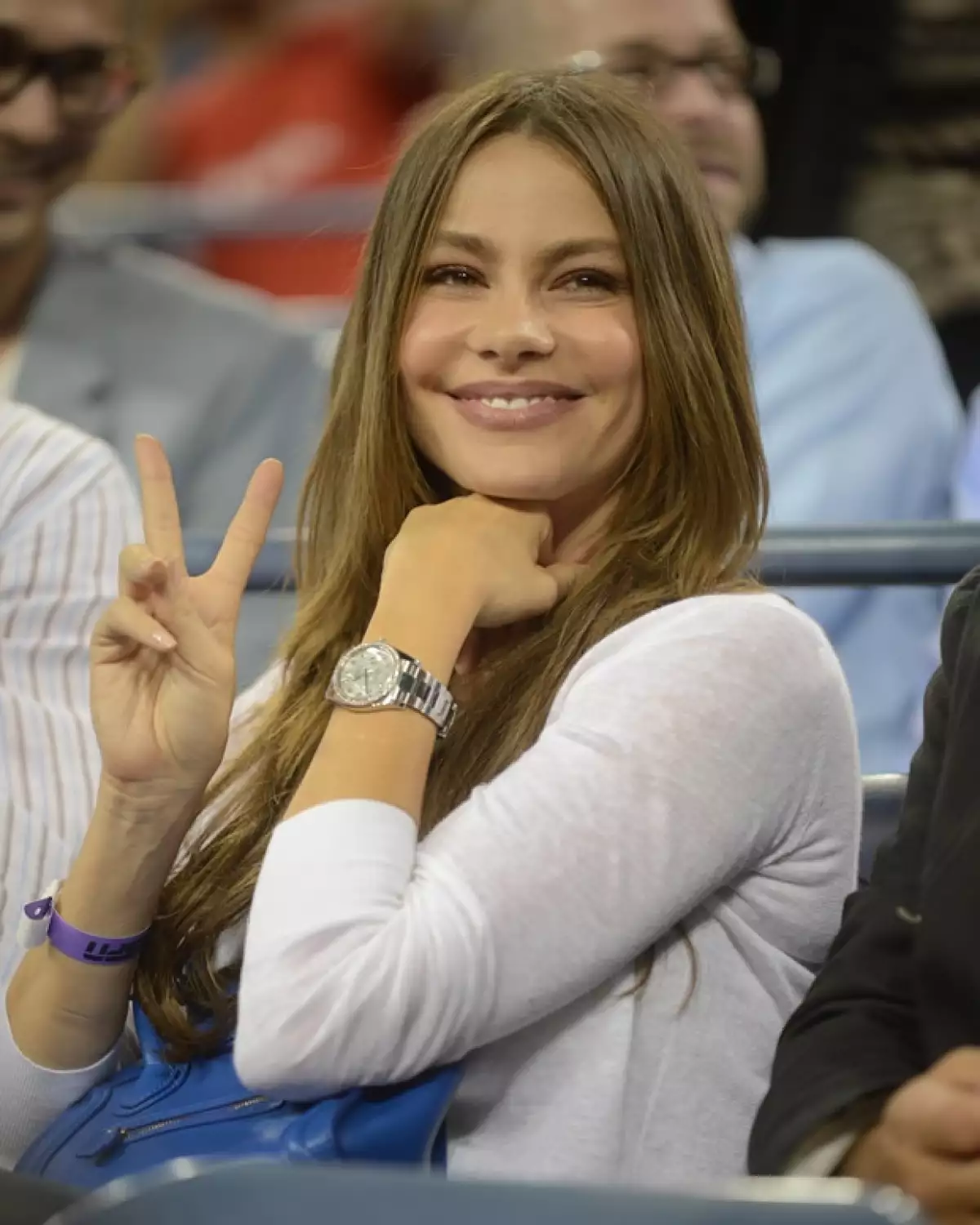 La sexy actriz colombiana acudió este jueves junto a su prometido, Nick Loeb, al partido donde el tenista suizo resultó ganador.