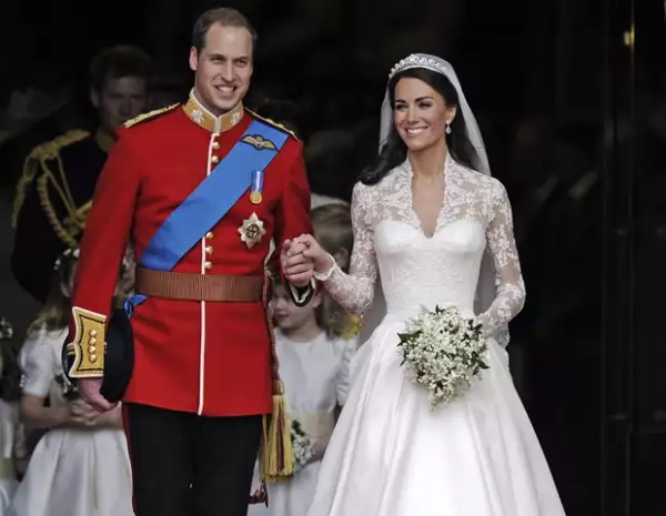 A ella, una boda le compró su lugar en la historia, a él, su nacimiento lo llenó de deberes y obligaciones.