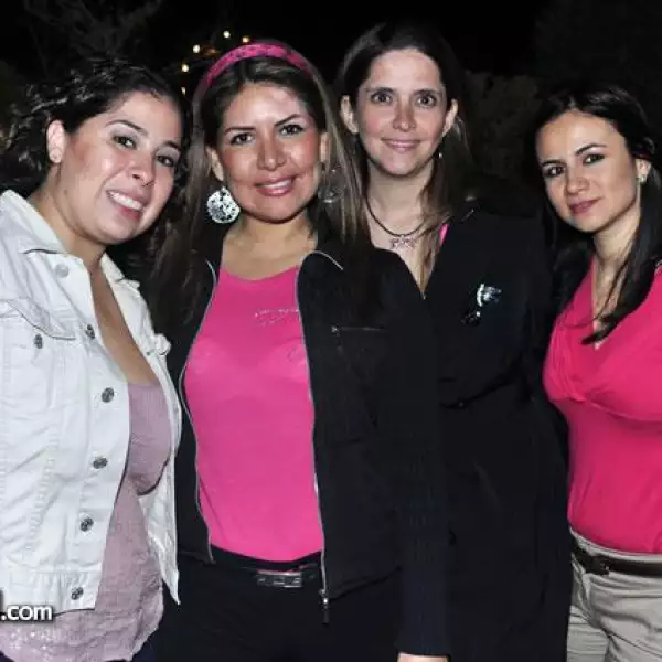 Pasarela a Beneficio de la Cruz Rosa