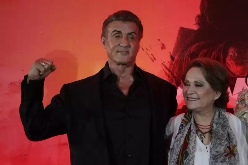 Sylvester Stallone y Adriana Barraza