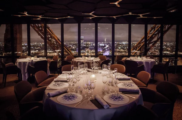 Jules-Verne-Restaurant