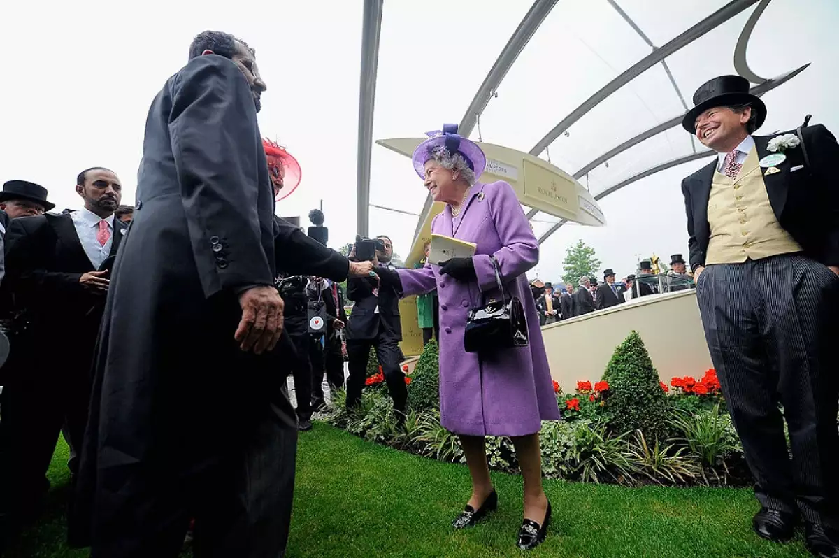 Mohammed bin Rashind y la reina Isabel II