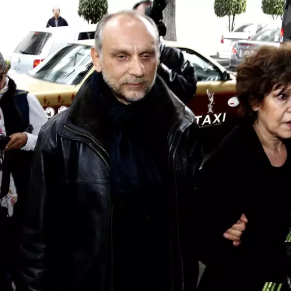 cristina pacheco llega al funeral de gelman