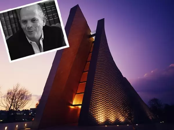 La iglesia de Santa Fe es una de las obras más recientes de Sordo Madaleno.