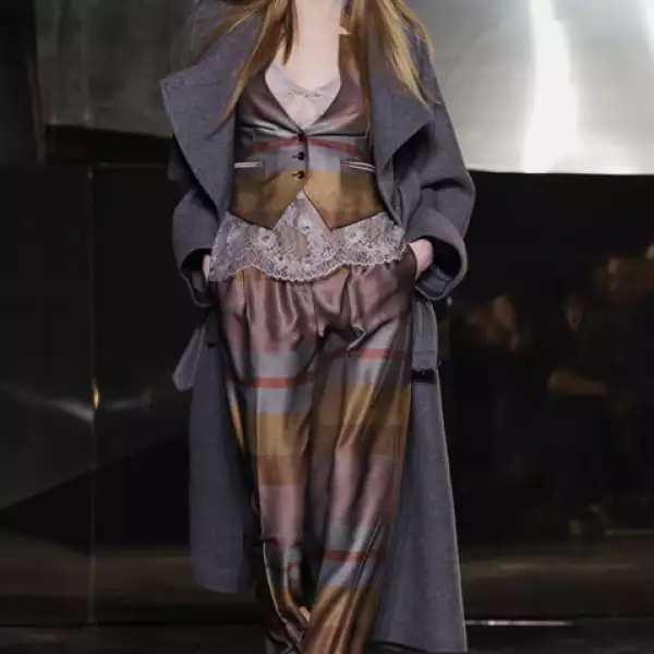 Este traje se lo vimos a Leandra Medine de Man Repeller en Front Row.