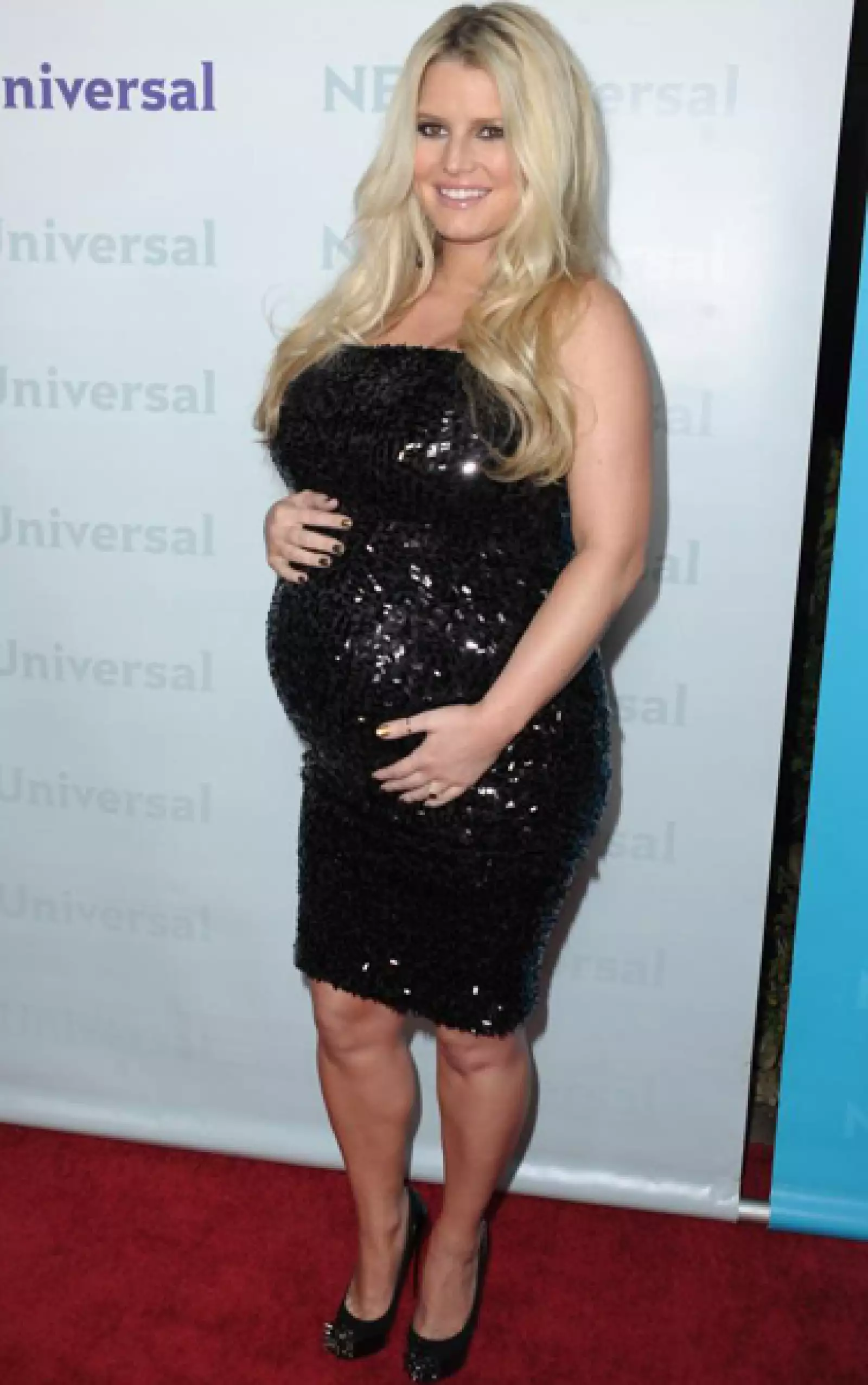 Jessica Simpson, de 31 años y quien dará a luz en cualquier momento, admitió recientemente que ya siente a su prometido Eric Johnson como su esposo. "Sólo que hicimos las cosas un poco al revés", agregó.