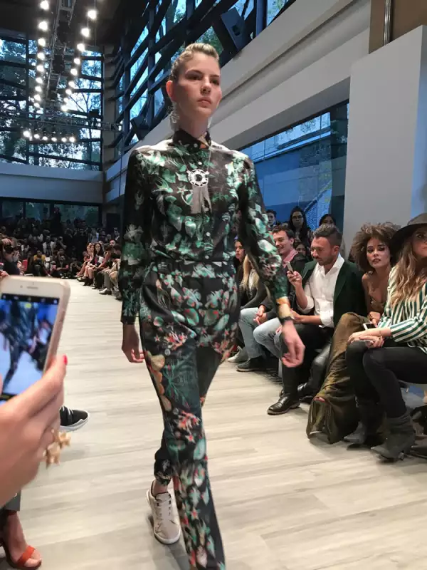 Desfile Pineda Covalin durante el MBFWMx