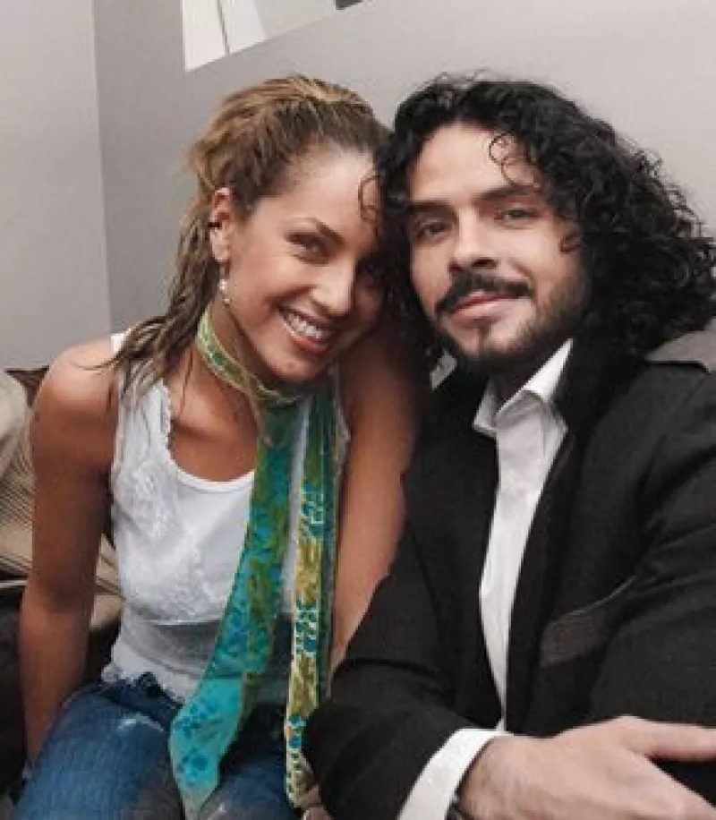 La distancia, problemas con el manejo de la carrera de Bárbara y hasta conflictos de ego son las razones que llevaron a la separación de la actriz y el diseñador luego de tres años de relación.