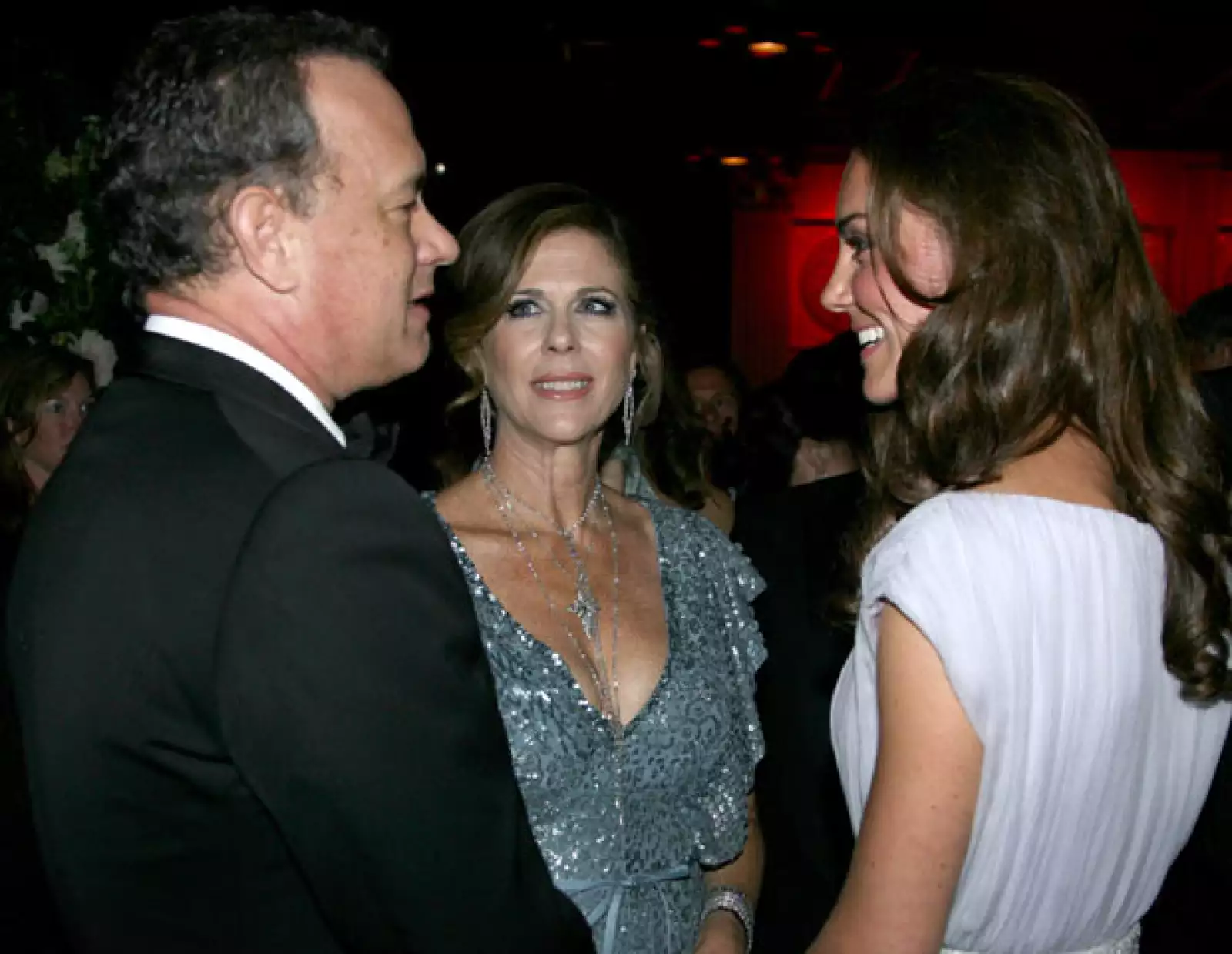 En su actual visita a Los Angeles William y Kate Middleton se alojan en casa del cónsul británico, lugar que donde se ha triplicado la seguridad incluso los vecinos tienen restringida el área a pasear.