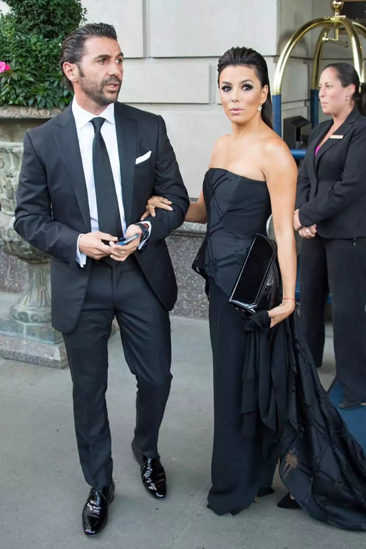 Eva Longoria desmintió su supuesta boda en Colombia con su novio, el empresario mexicano Pepe Bastón.