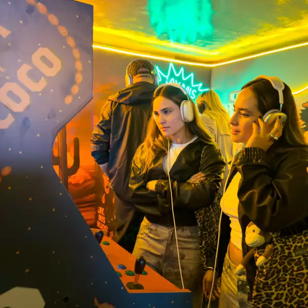 MAJO & DANIELA RAYO.jpg