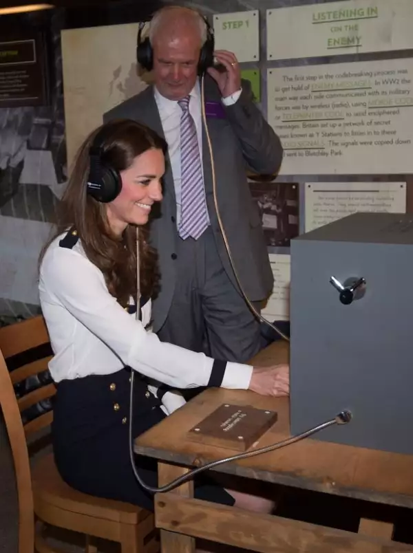 Kate Middleton pudo conocer las máquinas con las que trabajó su abuela.