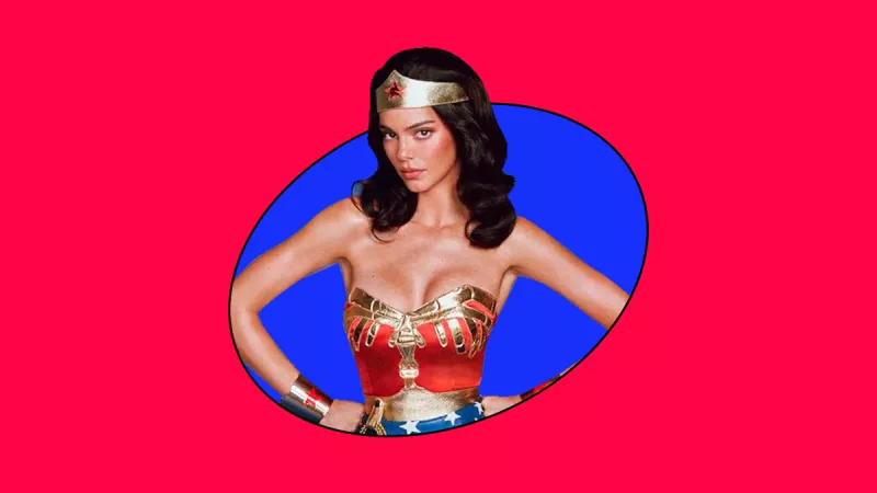 Kendall Jenner se disfraza de Mujer Maravilla y recrea una escena del clásico. 