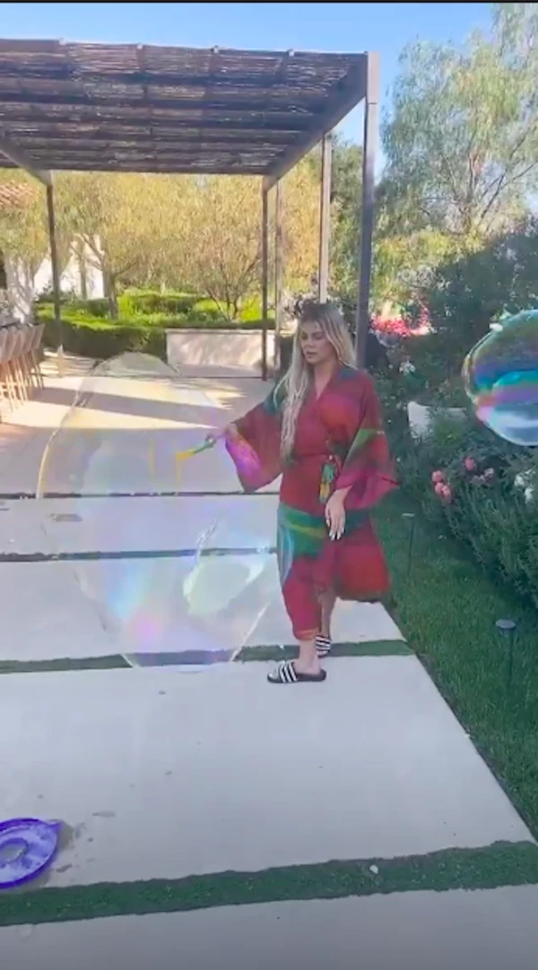 khloe-kardashian-caftan.jpg