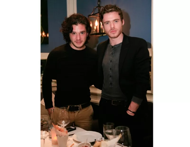 Los histriones de la exitosa serie, Richard Madden y Kit Harington , acudieron a una recepción en su honor, donde compartieron expericiencias de su viaje a México.