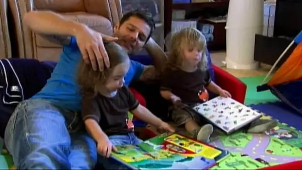 Aquí Ricky con sus hijos.