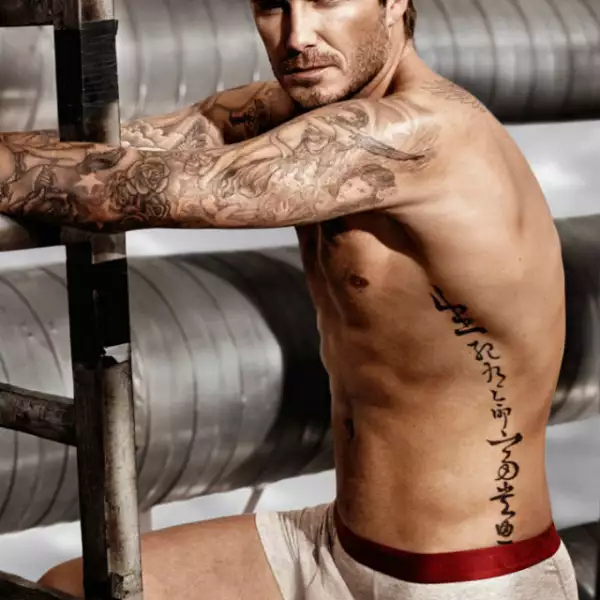 David Beckham es un clásico que no pasa de moda. Aunque ya está retirado del futbol, sigue encantando a sus fans como modelo de underwear.