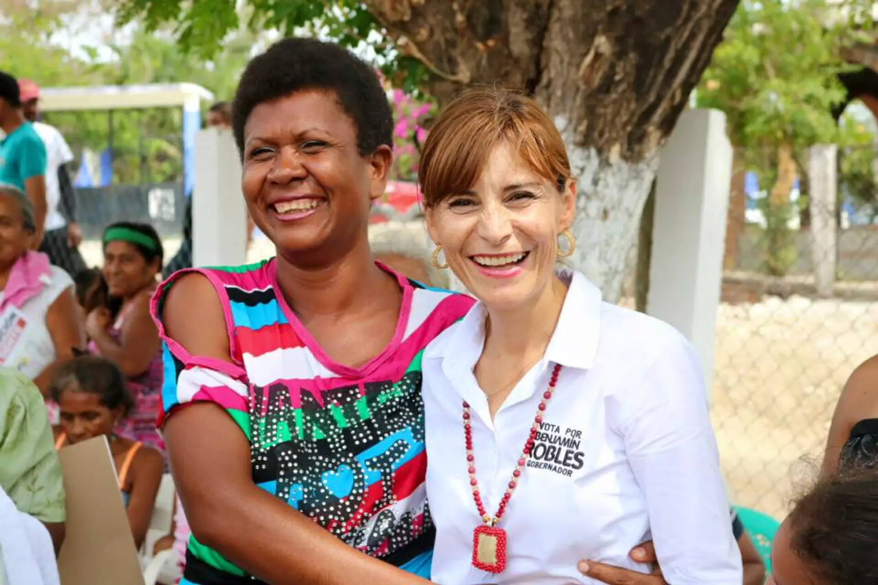 La esposa del candidato Benjamín Robles ha echo eco de las críticas hacia el abanderado priista Alejandro Murat. 