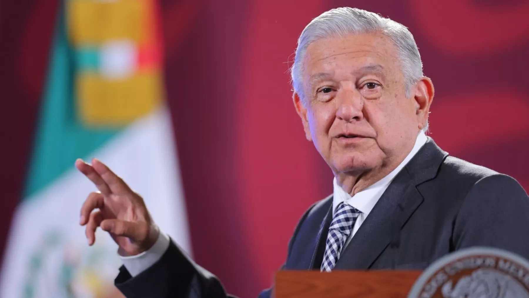 AMLO anuncia incentivos fiscales para invertir en corredor transístmico