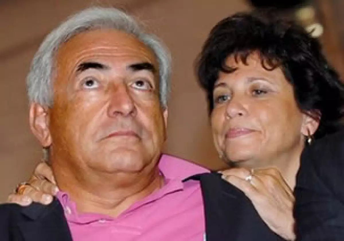 El ex dirigente del FMI, Strauss-Khan, obtuvo su libertad bajo fianza luego de pagar 1 mdd en efectivo. (Foto: AP)