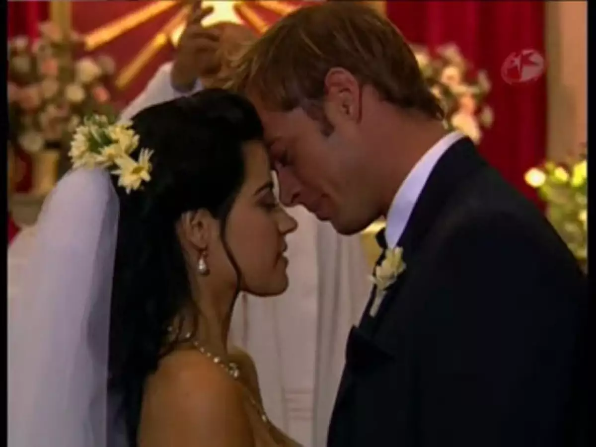 A Levy se le relacionó sentimentalmente con Maite Perroni.