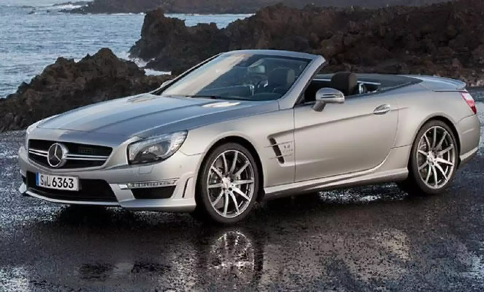 El modelo tiene un motor V8 de 5.5 litros biturbo que desarrolla 537 caballos de fuerza. Si el comprador lo desea, puede optar por instalar el AMG Performance que aumenta la potencia hasta los 564 caballos de fuerza.