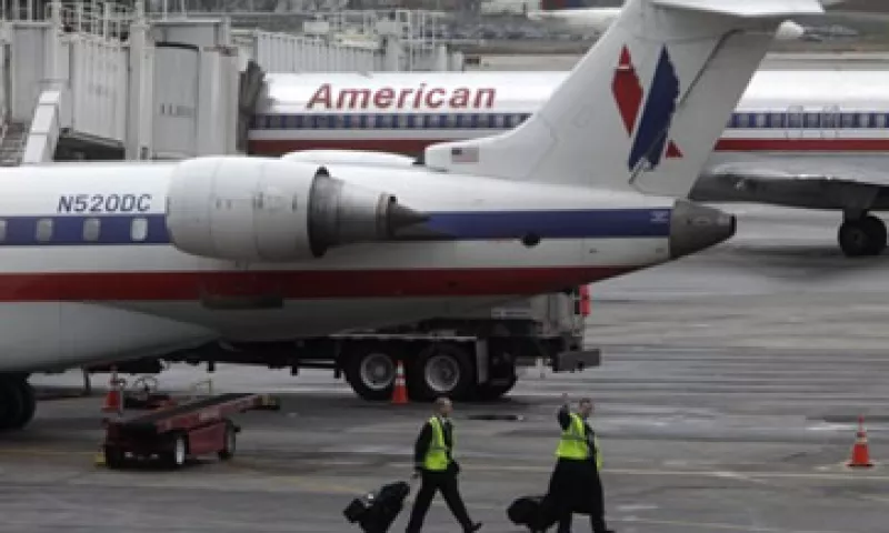 Los altos sueldos que perciben los trabajadores han mantenido a American Airlines en números rojos. (Foto: AP)