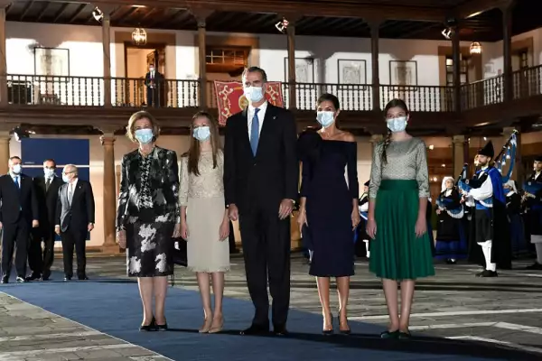 Sofia de España, princesa Leonor, rey Felipe VI, reina Letizia e infanta Sofía
