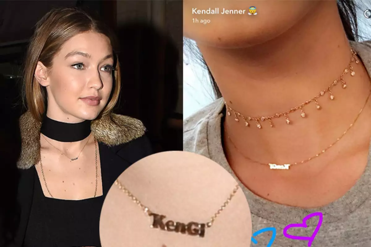 El símbolo de su amistad: Un collar de oro con su apodo escrito.
