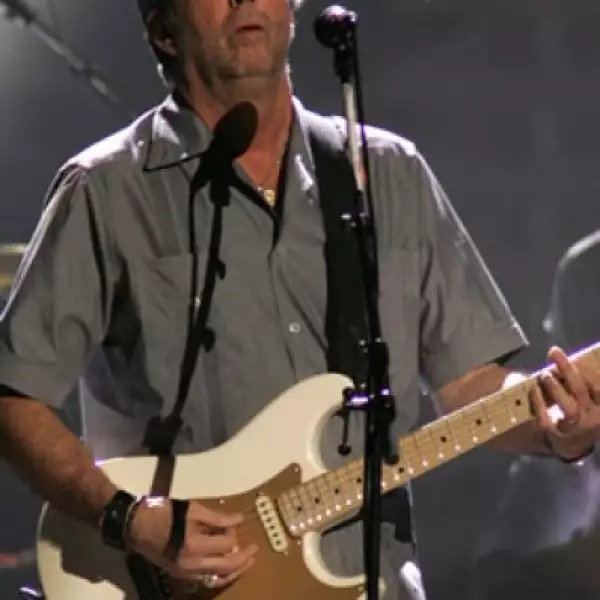 El 20 de marzo de 1991 Eric Clapton perdió a su hijo de 4 años, quien cayó de una ventana del 53 piso de un edificio en Manhattan, Nueva York. A él dedicó su canción "Tears in Heaven".