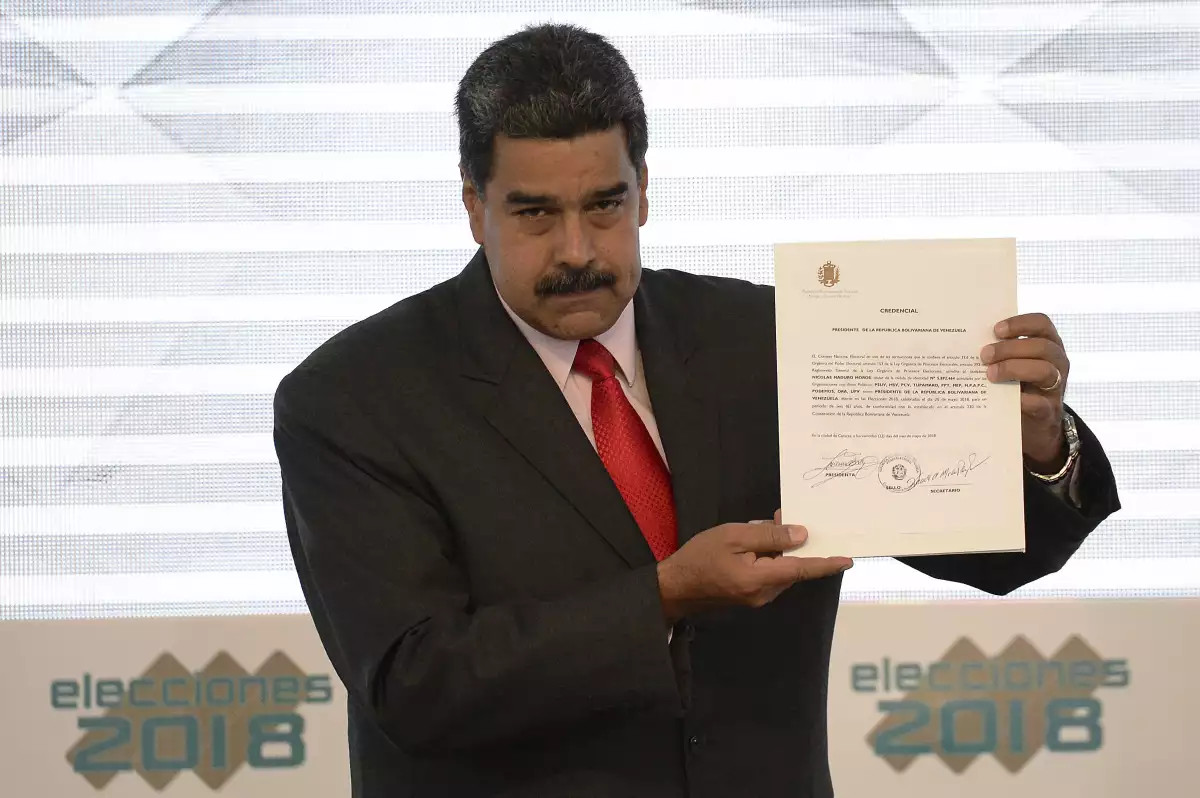 Maduro recibe constancia