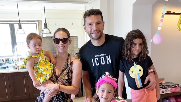 Jacky Bracamontes y su familia