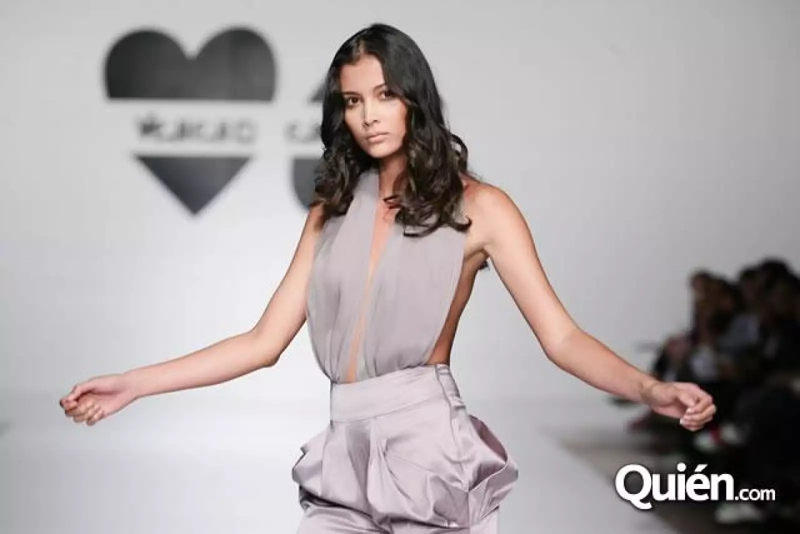 IDM Pasarela Veneno en la piel