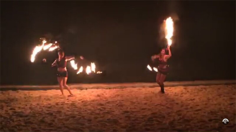El cantante compartió esta imagen de un show con bailarines que disfrutó en la playa.