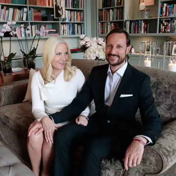 La pareja se comprometió en el 2000.