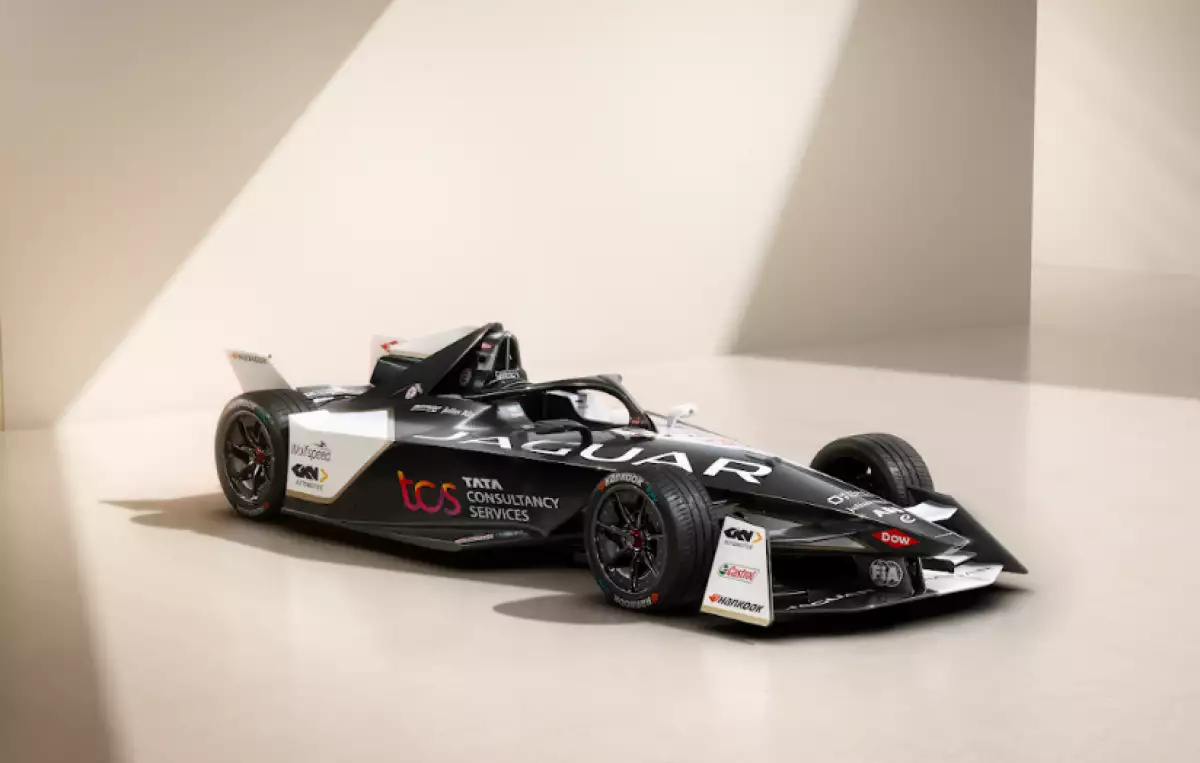 Monoplaza de la escudería Jaguar TCS Racing para competir en la novena temporada de la Fórmula E