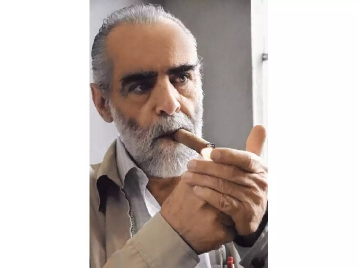 LOOK PRESECUESTRO. La barba y el bigote de Diego presentan manchas amarillas por su afición al puro.