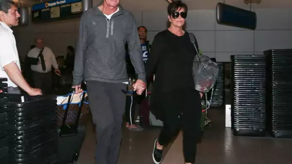 Esta tarde, la madre de las Kardashian fue hospitalizada por un dolor de estómago. Se dice que el ex atleta sigue siendo su principal apoyo, por lo que estuvo con ella.