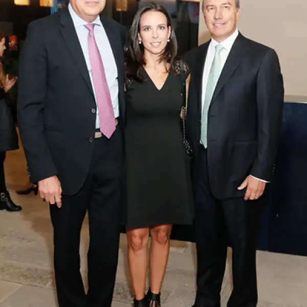 Mauricio Amodio con Alejandra y Héctor Hernández Pons