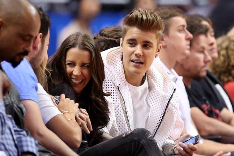 El ídolo juvenil tuvo un mal recibimiento en el partido de Los Clippers en Staples Center de Los Ángeles, pues al ser enfocado por la cámara comenzaron rechiflas y gritos de inconformidad.