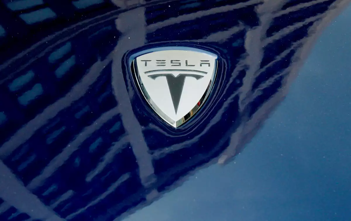 (Logotipo de Tesla)