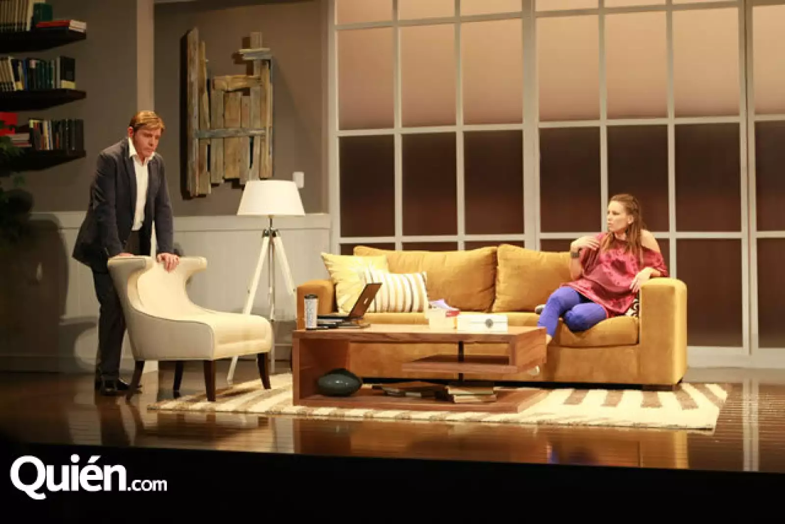 Mario Iván Martínez y Dominika Paleta en escena.