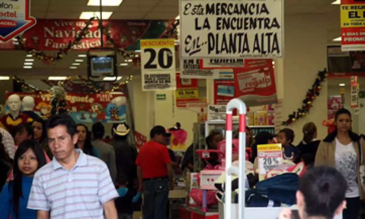 El precio de un regalo navideño no se corresponde con la satisfacción de quien lo recibe. Este último otorga un valor menor al presente, en promedio de 20% menos, según el investigador Joel Waldfogel. (Foto: Notimex)