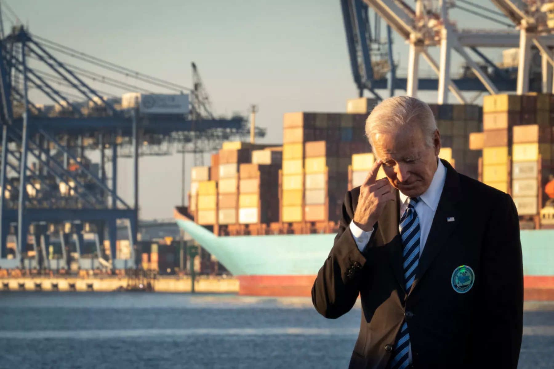 El déficit comercial de Estados Unidos se reduce a su nivel más bajo en tres años