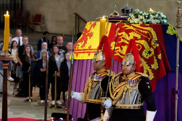 Muere joven soldado que participó en el funeral de Estado de Isabel II