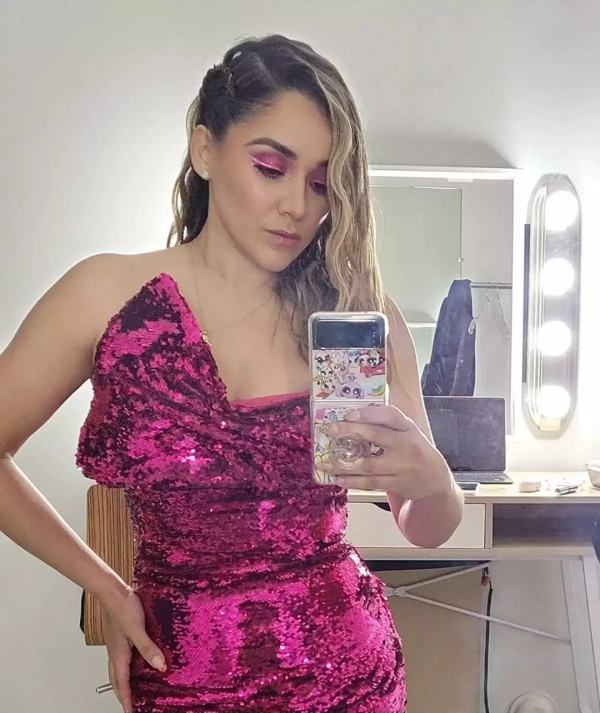 Sherlyn es señalada de robo por una diseñadora de modas