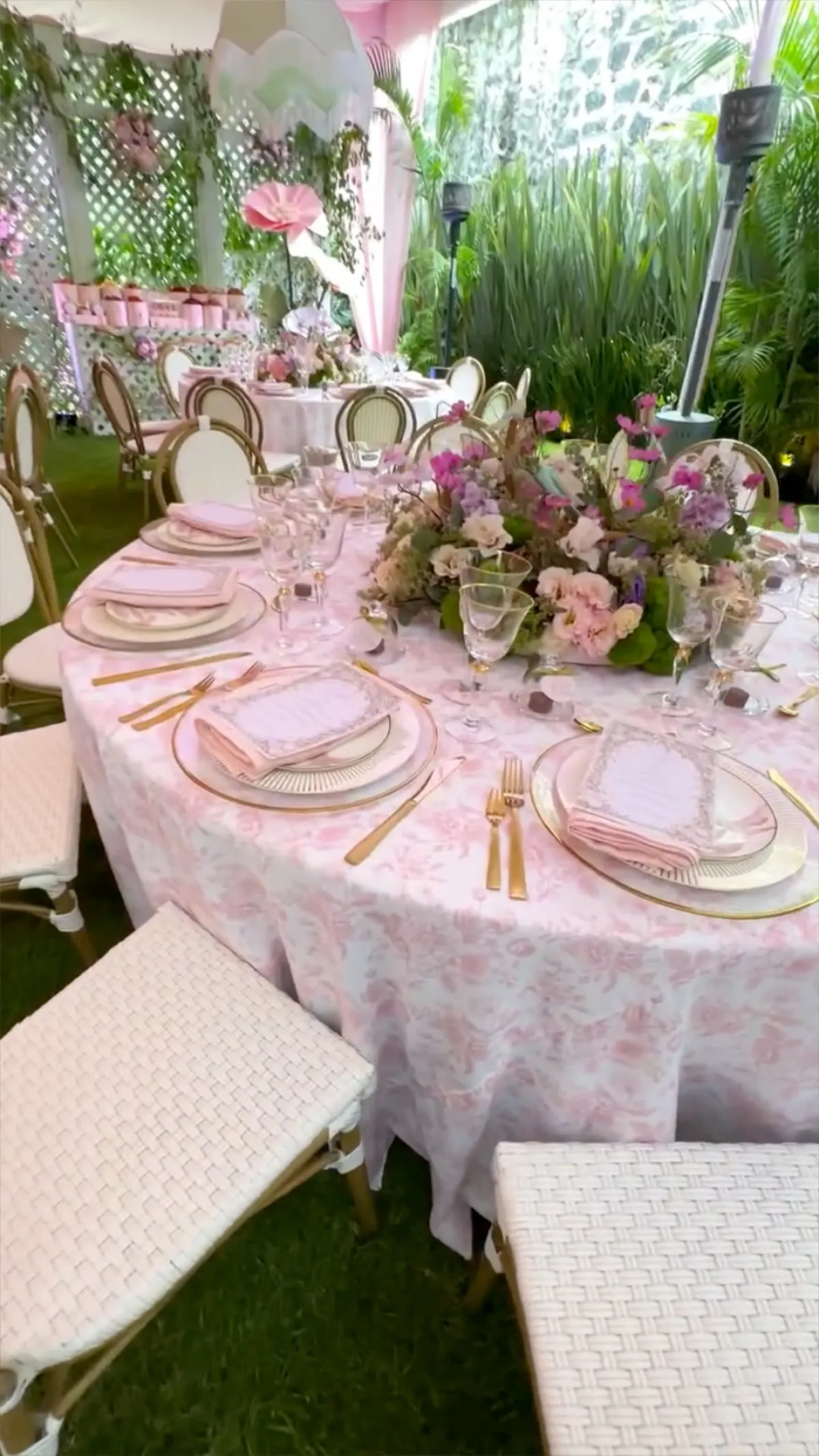 Carlos Rivera y Cynthia Rodríguez organizaron un lujoso baby shower por la llegada de su hija, María